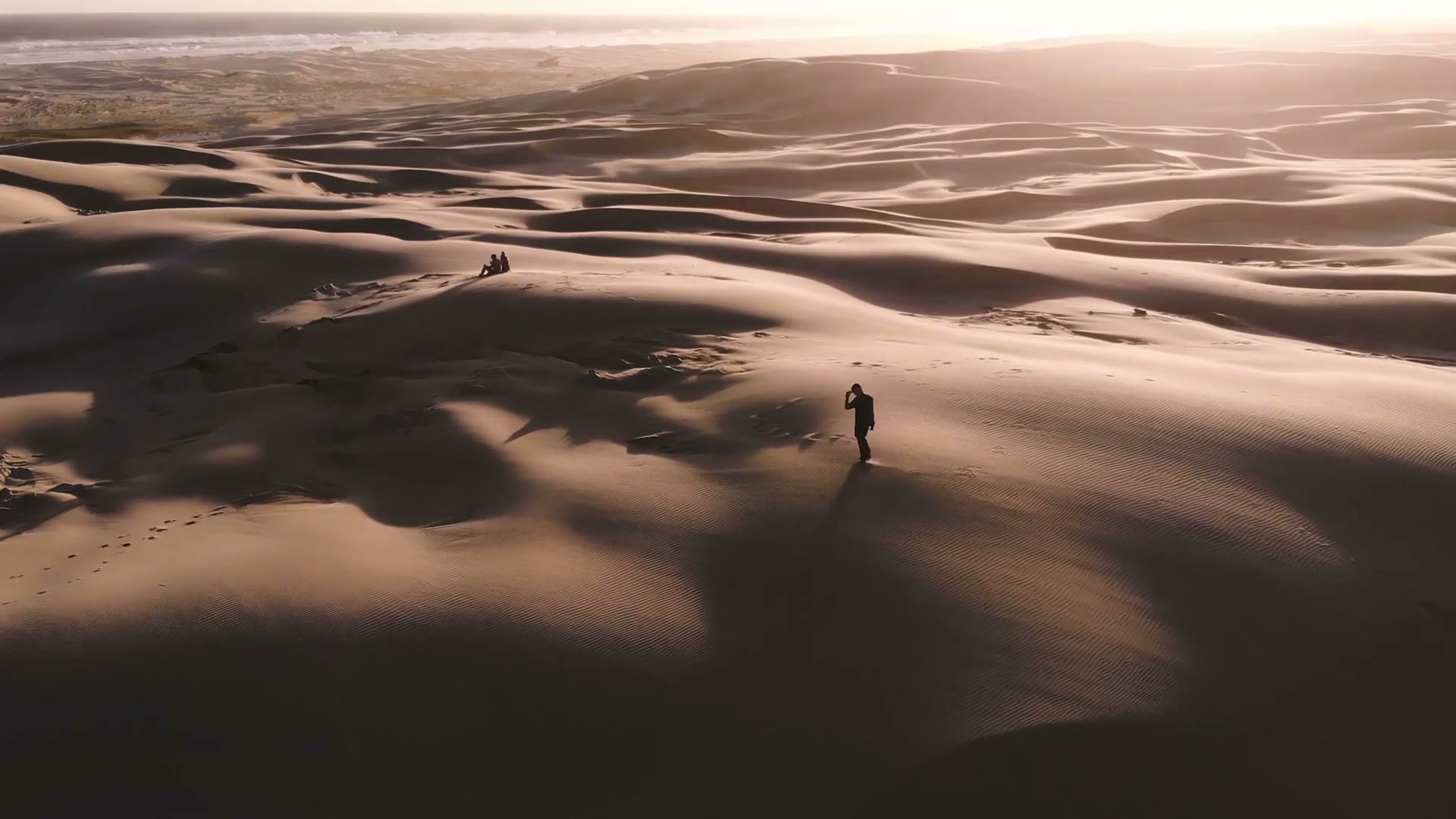 Dunas al atardecer, un fotograma del reel de Fractal Media